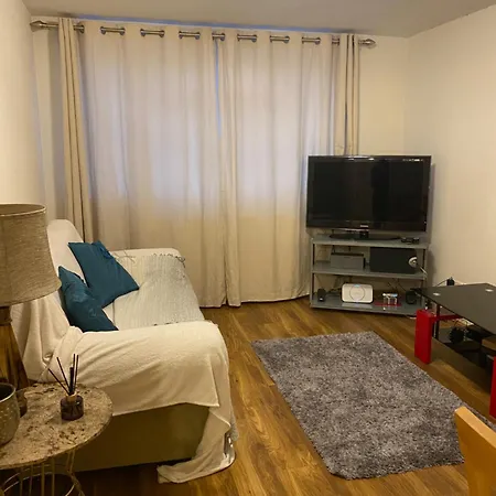 Lovely, Spacious 1-Bedroom Apartment With *Free Parking-3