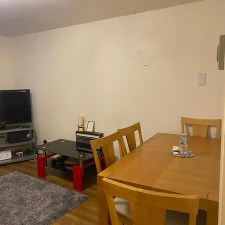 Lovely, Spacious 1-Bedroom Apartment With *Free Parking-2